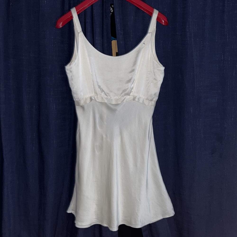 ⚠️Sale. ⚠️”The white house” baby doll  silk  dress women size # 10 must to go